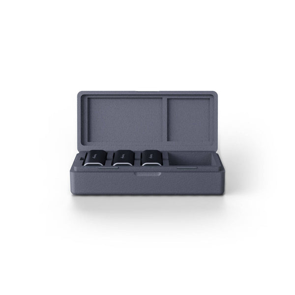 Makie Live Bundle with a Gray case with three cameras inside on a white background – image 1