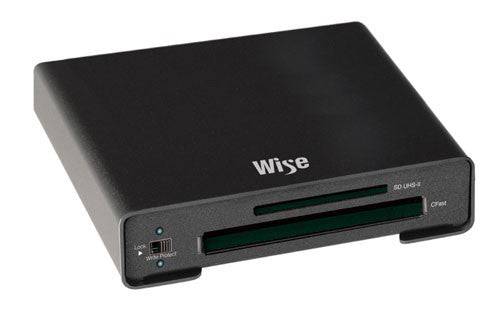 Wise WA-CRS07 CFast and SD UHS-II Combo Card Reader connected to a computer with USB 3.0 port. – image 1